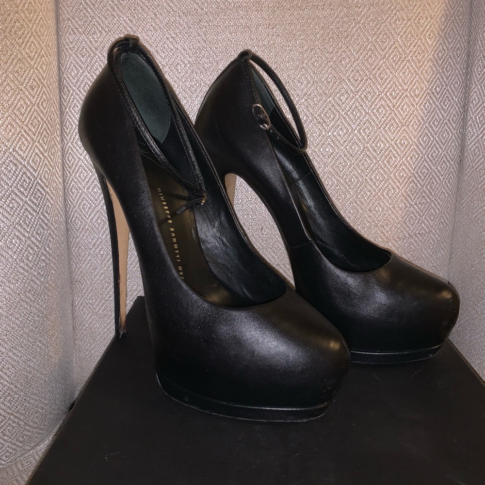 Giuseppe Zanotti black platform pumps